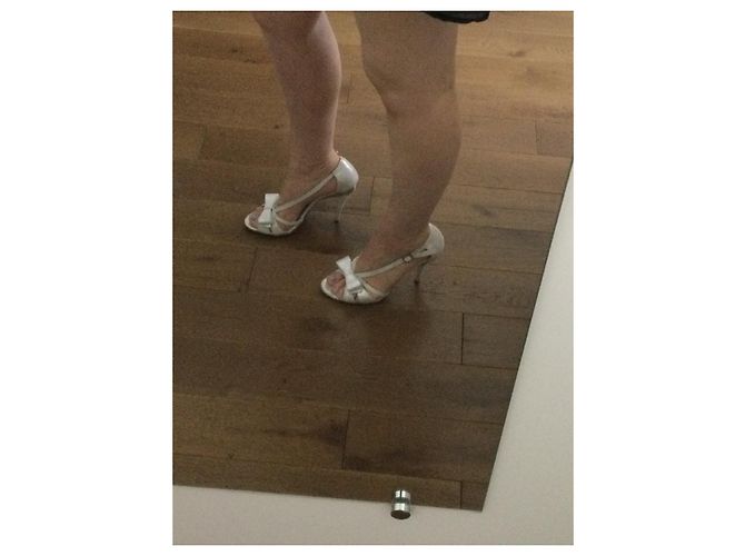 Fendi Pumps aus silbernem Leder 9 cm - Ansicht 7