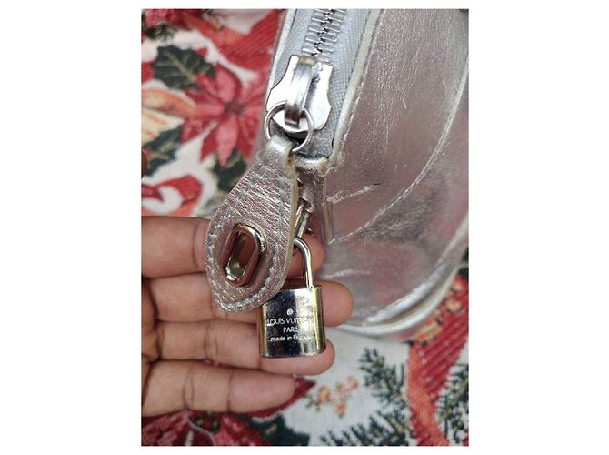 Borsa a mano Louis Vuitton Lockit in pelle metallizzata Metallico - vista 11