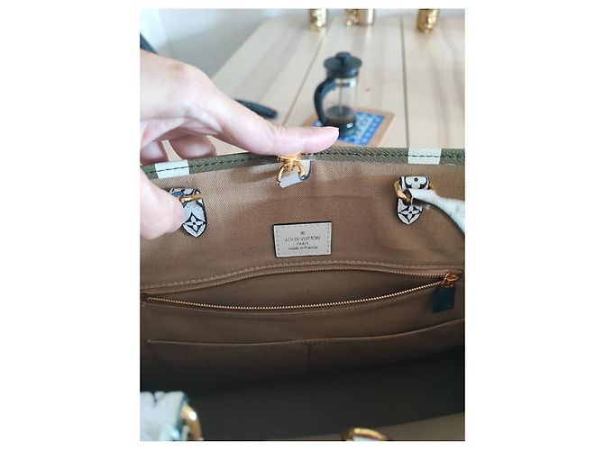 Louis Vuitton OnTheGo Monogram Empreinte Leder Tragetasche Mehrfarben - Ansicht 2