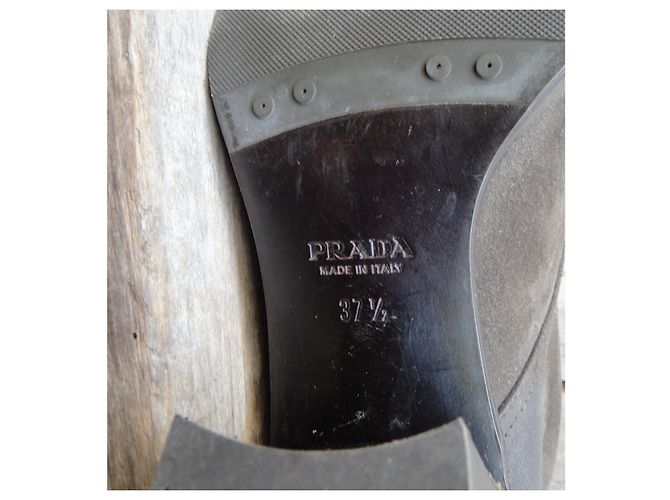 Botas Prada Nubuck Taupe 37.5 Gris pardo - vista 10