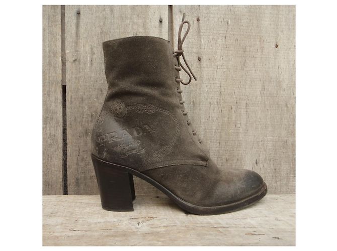Botas Prada Nubuck Taupe 37.5 Gris pardo - vista 2
