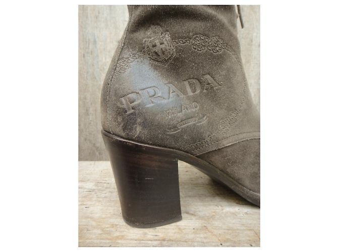 Botas Prada Nubuck Taupe 37.5 Gris pardo - vista 3