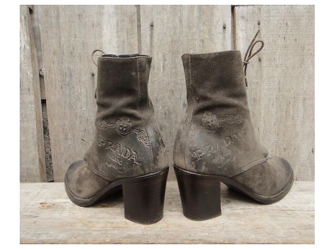 Botas Prada Nubuck Taupe 37.5 Gris pardo - vista 7