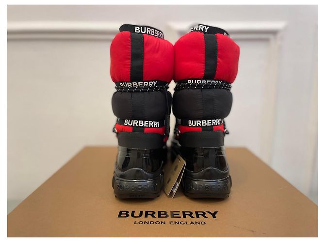 Burberry Schneestiefel in Blockfarben mit Logoband Rot - Ansicht 4