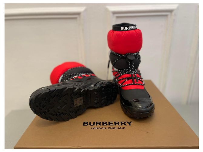 Burberry Schneestiefel in Blockfarben mit Logoband Rot - Ansicht 5