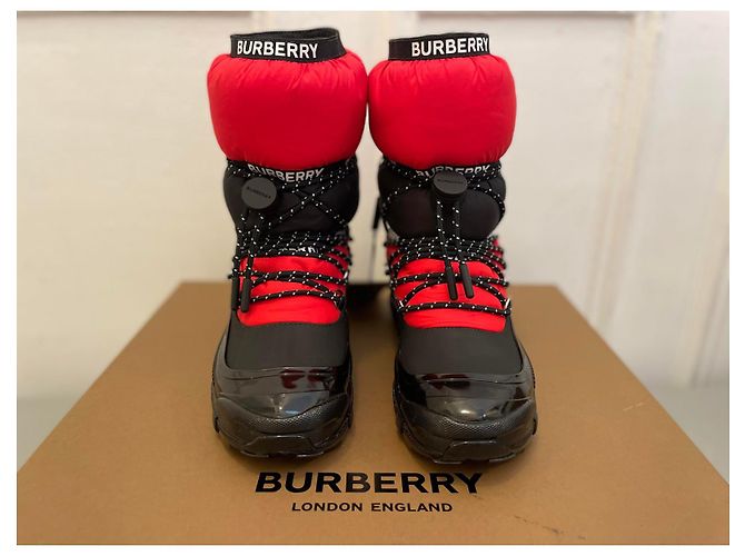 Burberry Schneestiefel in Blockfarben mit Logoband Rot - Ansicht 7