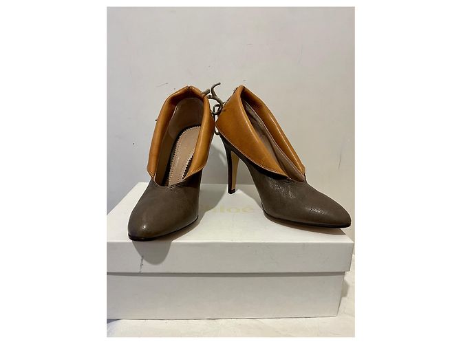 Chloé Chloe - Gibbon calf leather heels with lacing at the back Brown Taupe - view 3
