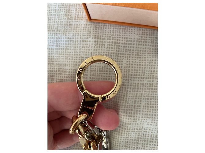 Louis Vuitton LV Edge Chain Bag Charm Silver Gold Gold hardware - vista 3