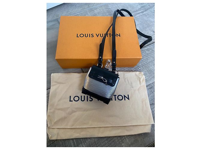 City Steamer Zaino Louis Vuitton nano micro steamer Nero Argento Silver hardware - vista 12