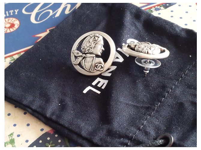 Orecchini Chanel Mademoiselle Coco Argentati Argento - vista 4
