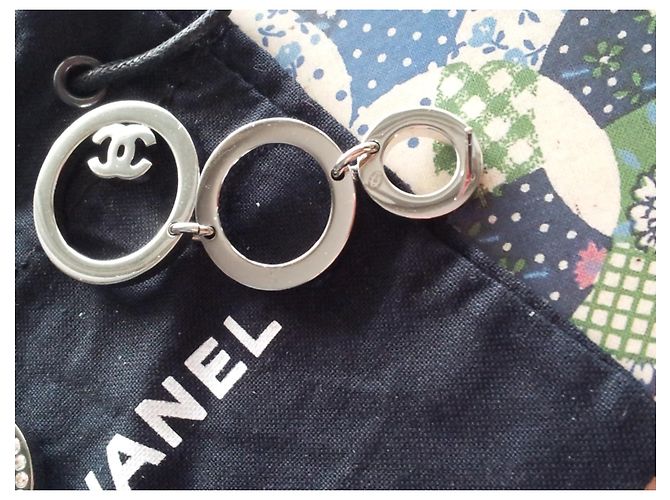 Orecchini pendenti Chanel con cristalli Swarovski argentati Argento - vista 6
