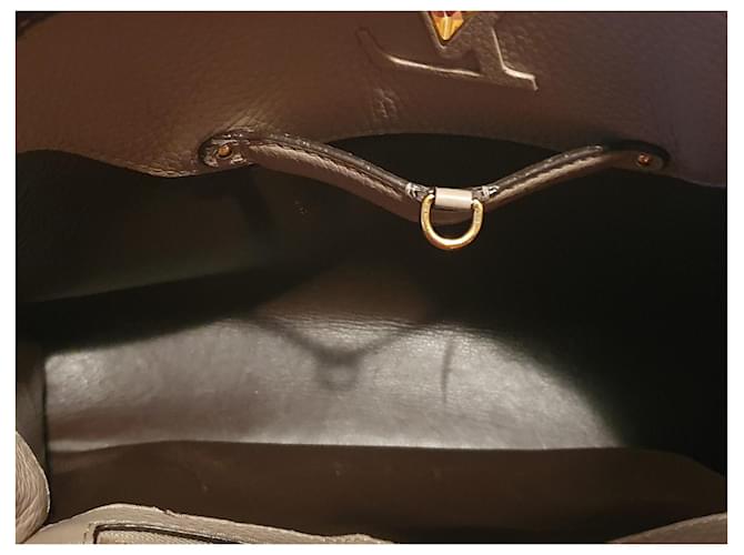 Louis Vuitton CAPUCINES Grau - Ansicht 8