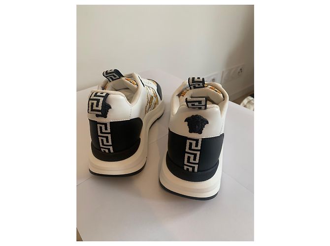 Sneakers Versace in tessuto con dettagli dorati Gold hardware - vista 3