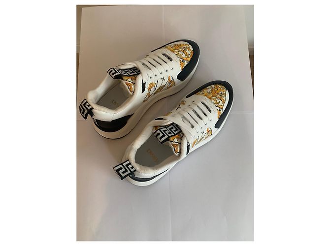Sneakers Versace in tessuto con dettagli dorati Gold hardware - vista 4
