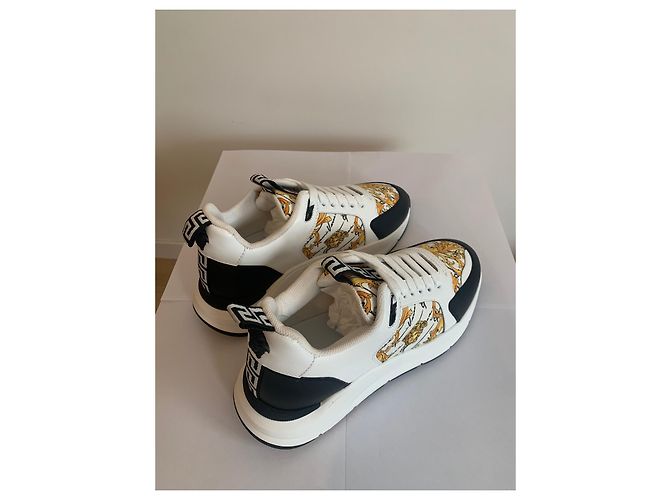 Sneakers Versace in tessuto con dettagli dorati Gold hardware - vista 5