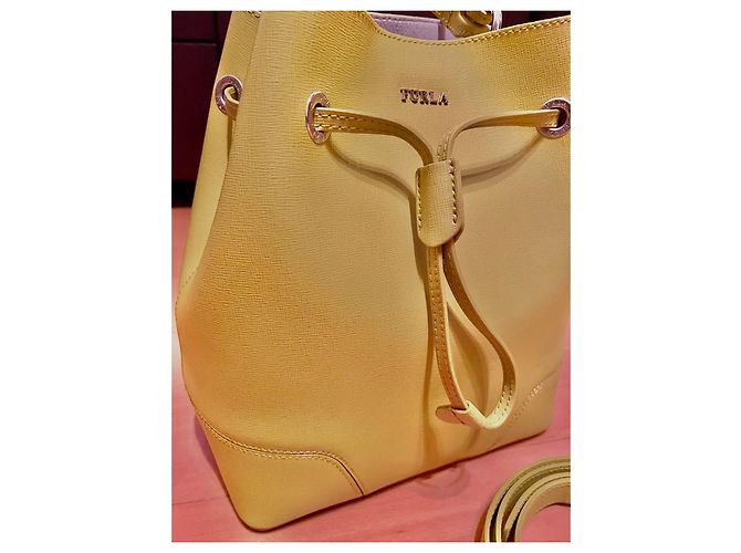 Furla Handtasche aus Leder Hellgrün - Ansicht 2