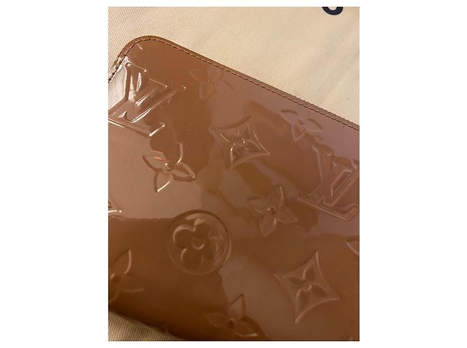 Louis Vuitton Companion Wallet Beige Patent Leather - view 2