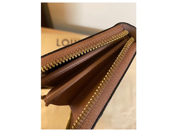 Louis Vuitton Companion Wallet Beige Patent Leather - view 5