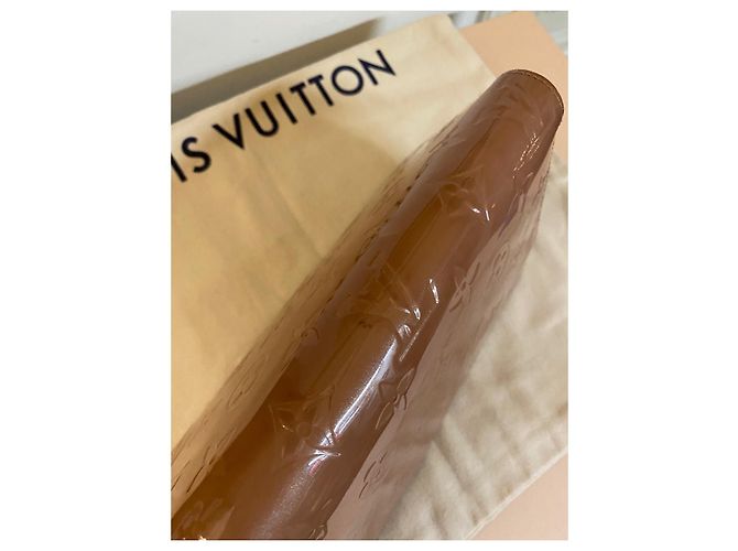 Louis Vuitton Companion Wallet Beige Patent Leather - view 6