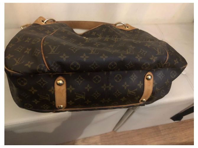 Borsa a mano Louis Vuitton in pelle marrone - vista 2