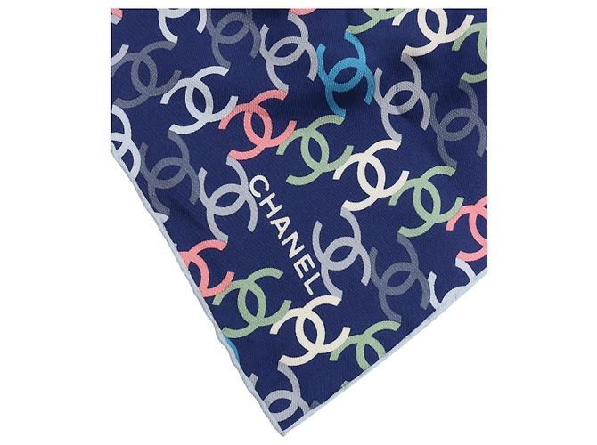 Sciarpa Chanel con monogramma multicolore in seta stampata blu navy - vista 4