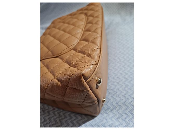 Chanel Coco Handle Borsa a tracolla beige in pelle - vista 3
