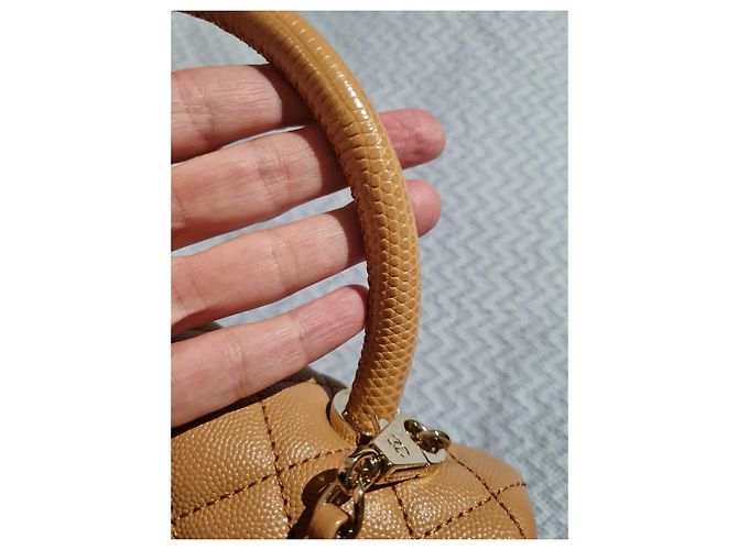 Chanel Coco Handle Borsa a tracolla beige in pelle - vista 5