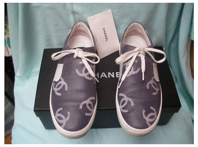 Chanel CC Logo Sneaker aus Stoff - Ansicht 2