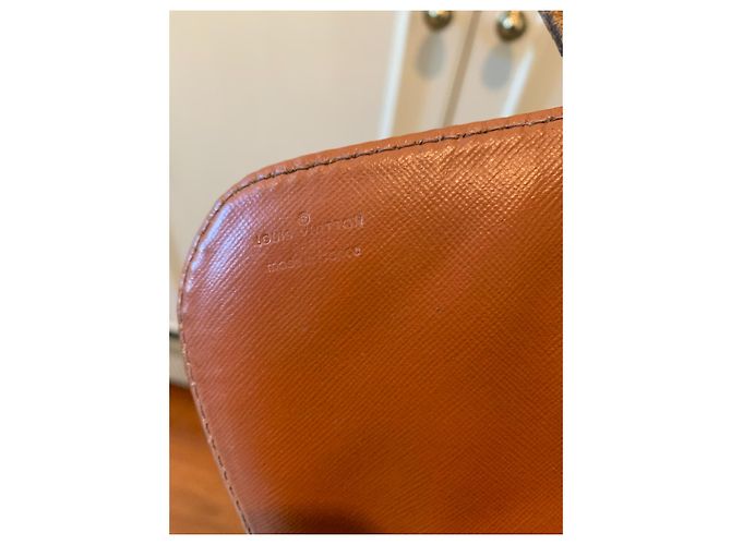 Borsa a mano Louis Vuitton Cartouchiere in pelle marrone - vista 3