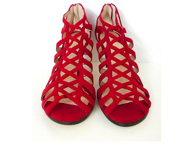Sandalias estilo gladiador de ante rojo de Stuart Weitzman - vista 2