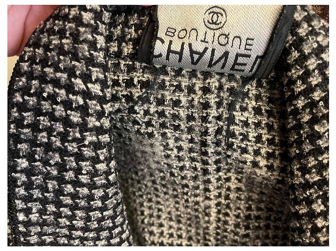 Chanel Jacke aus schwarzem Tweed Größe 40 - Ansicht 16