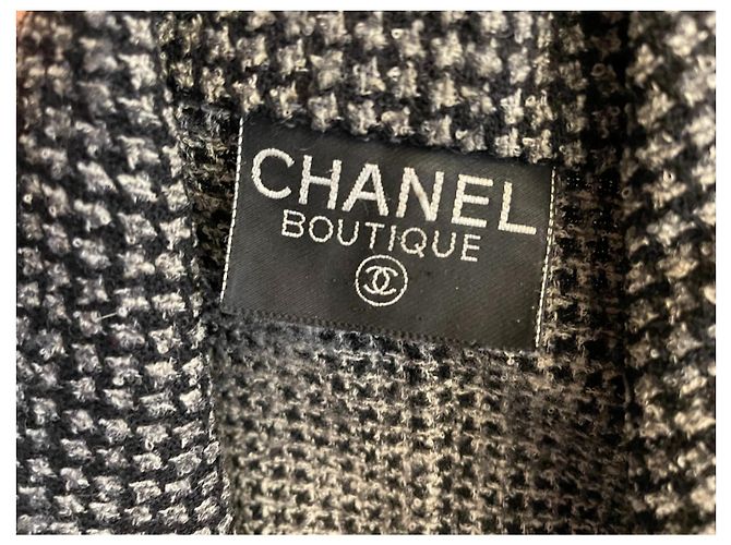 Chanel Jacke aus schwarzem Tweed Größe 40 - Ansicht 17