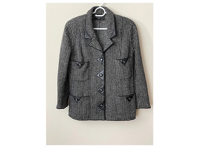 Chanel Jacke aus schwarzem Tweed Größe 40 - Ansicht 2
