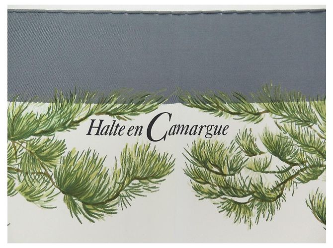 Hermès SCIARPA HERMES FERMA A CAMARGUE ROBERT DALLET CARRE 90 IN SCIARPA DI SETA GRIGIA Grigio - vista 3