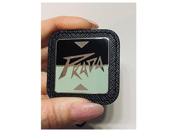 Spilla Prada in pelle Saffiano e acciaio nero verde - vista 3