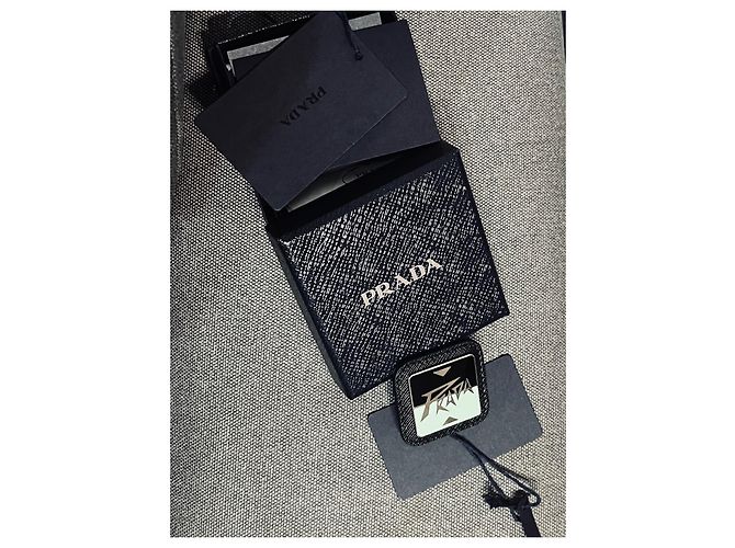 Spilla Prada in pelle Saffiano e acciaio nero verde - vista 4