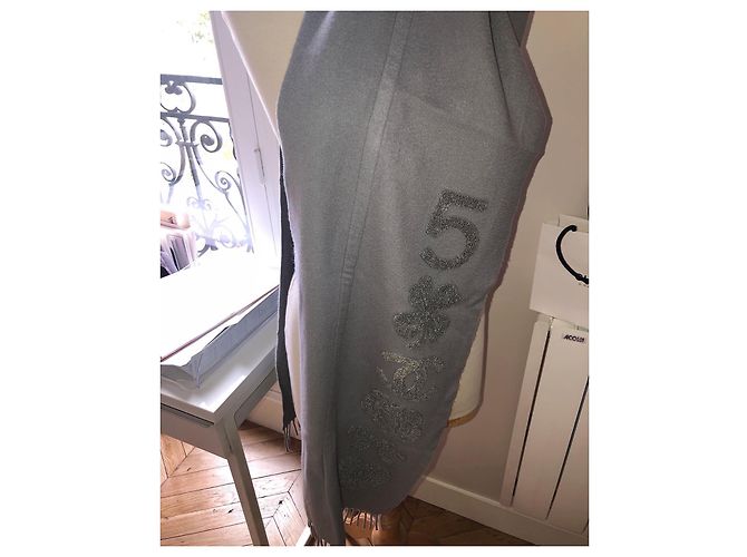 Sciarpa Chanel in cashmere grigio - vista 5