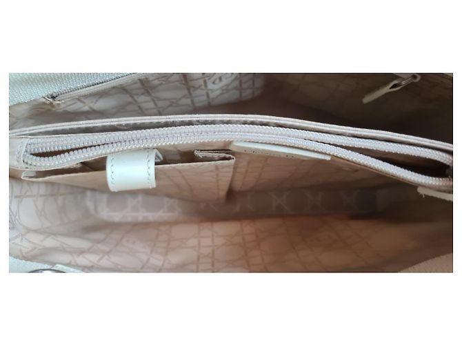 Bolso Christian Dior de charol color eggshell Blanco roto - vista 6