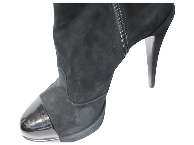 Botines con plataforma y puntera en charol en ante negro de Chanel - vista 8