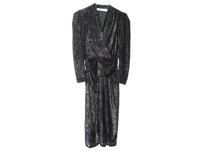 IRO Xonina Midikleid aus Metallic-Devoré-Samt in Wickeloptik aus schwarzer Viskose - Ansicht 5