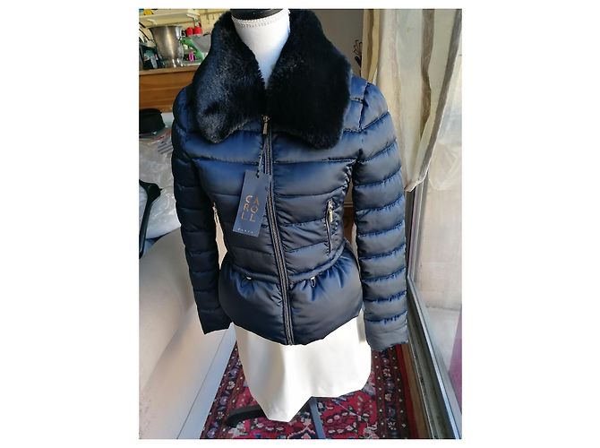 Chaqueta acolchada CAROLL de raso azul marino con cuello de pelo desmontable - vista 5