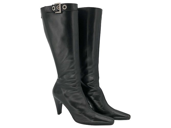 Prada-Stiefel aus schwarzem Leder mit eckiger Spitze und oberer Schnalle - Ansicht 2