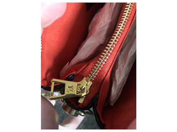 Louis Vuitton Coussin Negro - vista 4