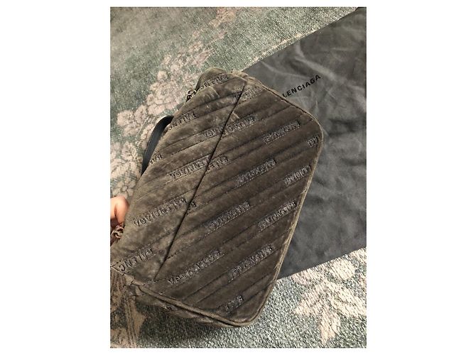 Balenciaga BB Chain Handtasche Samt Grau - Ansicht 7