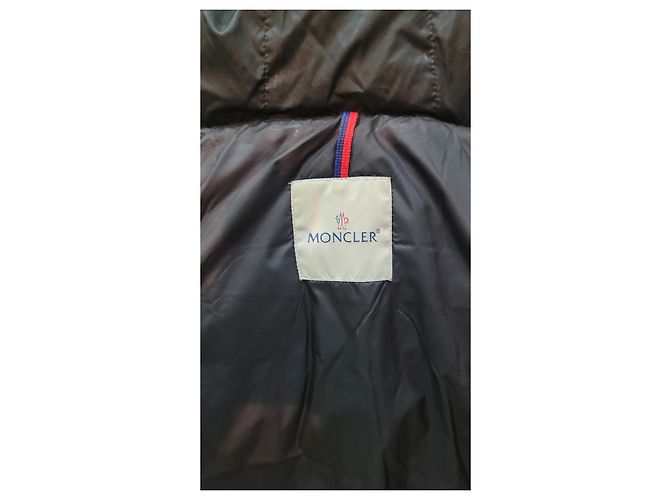 Moncler negro con capucha ribeteada en pelo - vista 18