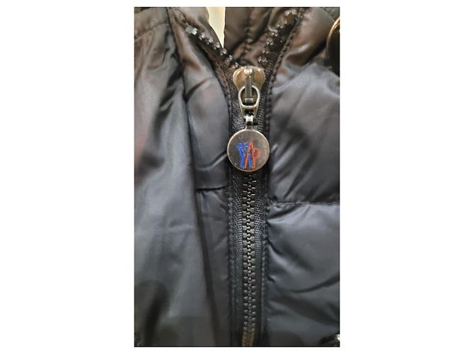 Moncler negro con capucha ribeteada en pelo - vista 19