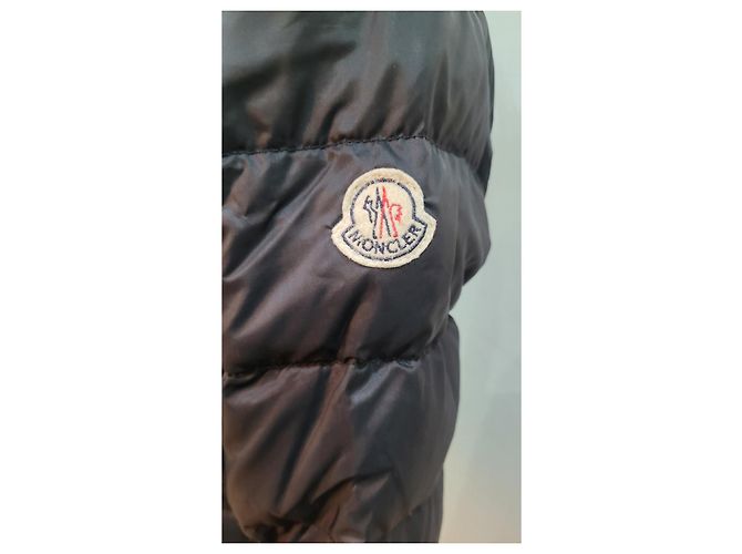Moncler negro con capucha ribeteada en pelo - vista 7
