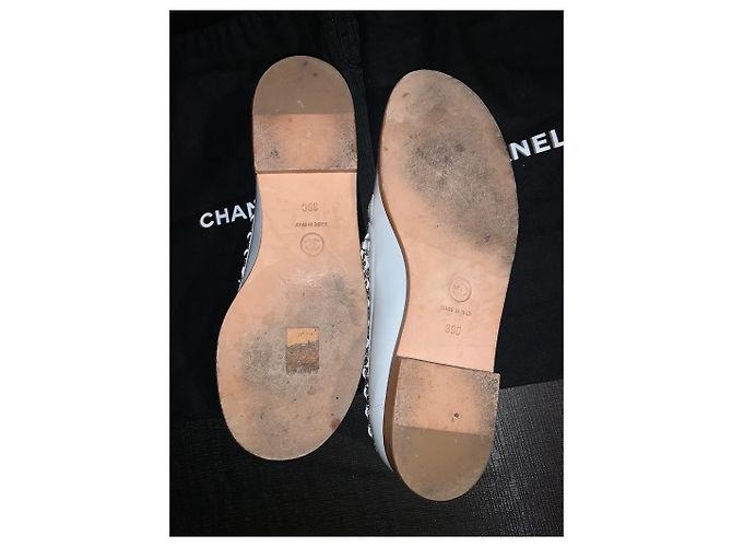 Chanel Sapatilhas de Couro Bege com Corrente Prateada 39 - vista 6