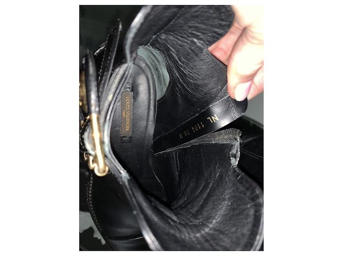 Botas Louis Vuitton de cuero negro con hebillas doradas Talla 38 - vista 2
