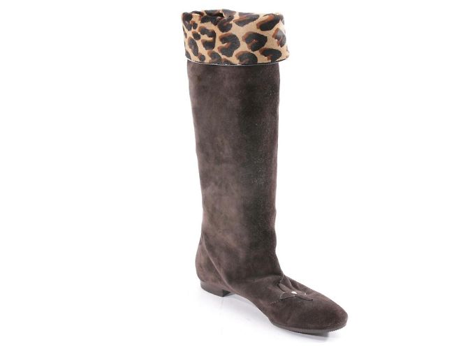 Botas de cano alto Louis Vuitton em camurça marrom - vista 2